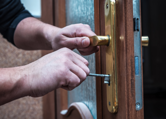 Exploring the Latest Mobile Locksmith Technology for Instamobile Services img